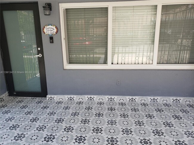 Building Photo - 1128 SW 21st Ave