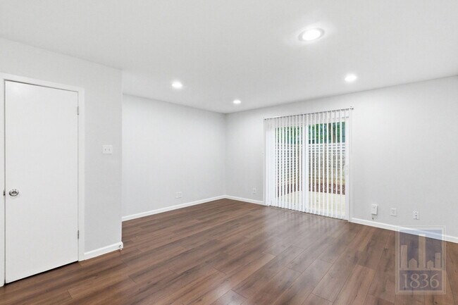 Building Photo - 3820 Southway Dr