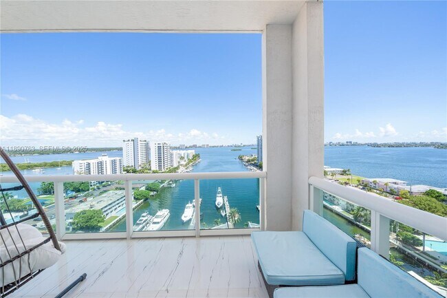 Building Photo - 7900 Harbor Island Dr