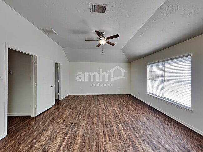Building Photo - 4407 Crossvine Ave
