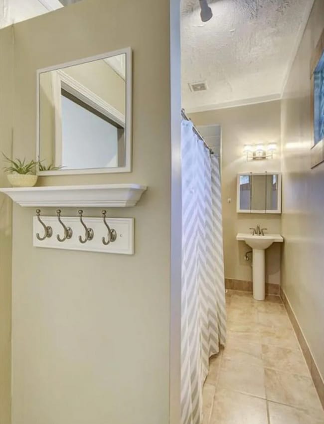 Building Photo - Must See 3 Bedroom Near Creighton!!