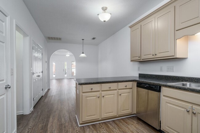 Building Photo - Charming and Newly Renovated 3 Bedroom 2 Bath Home Available Now!