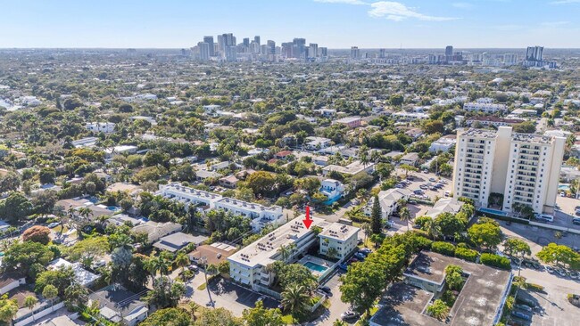 Building Photo - 1900 NE 8th Ct