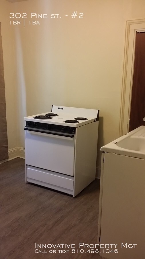 Building Photo - 302 Pine St