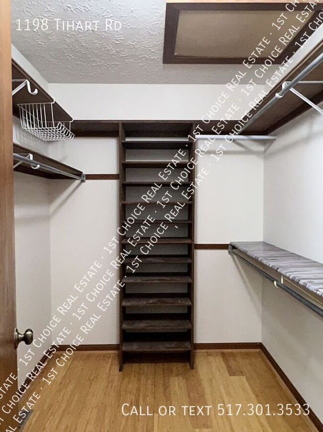 Building Photo - 4-BDR 3-BTH + Office + Bonus Room - 3.64 A...