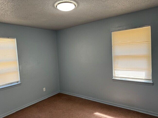 Building Photo - 3 bed 1.5 baths in Bethany!