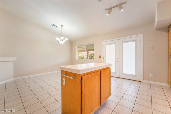 Building Photo - 812 Seco Verde Ave