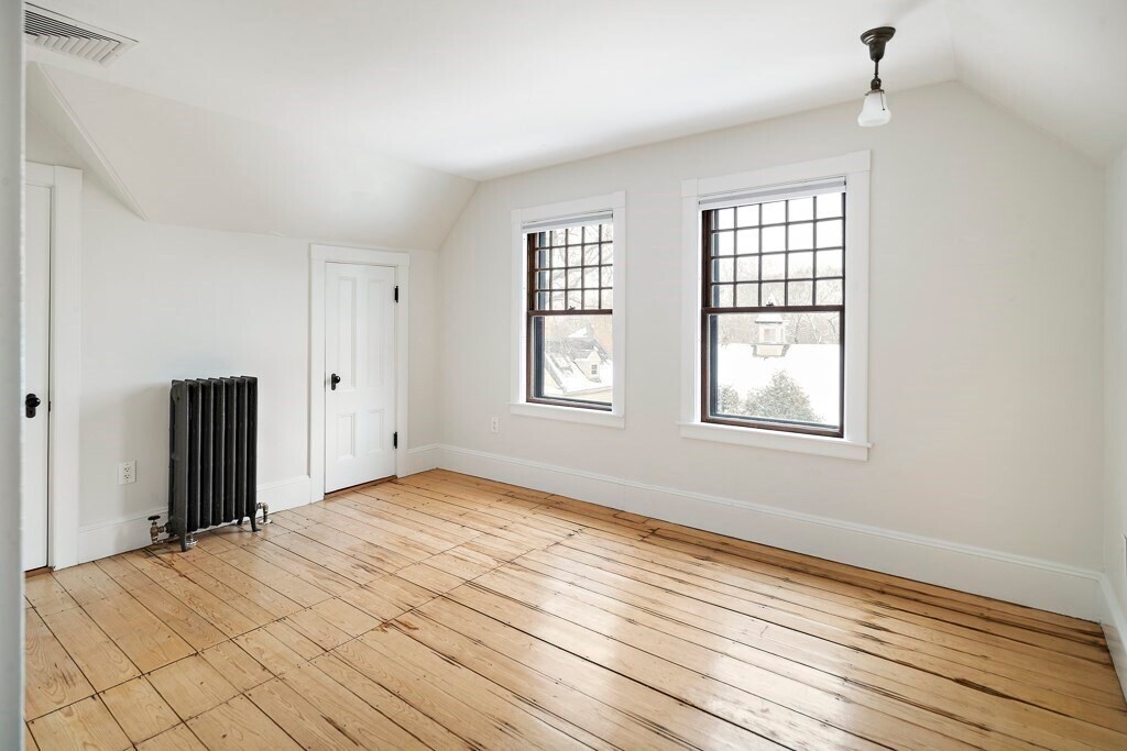 Building Photo - 33 Agassiz St