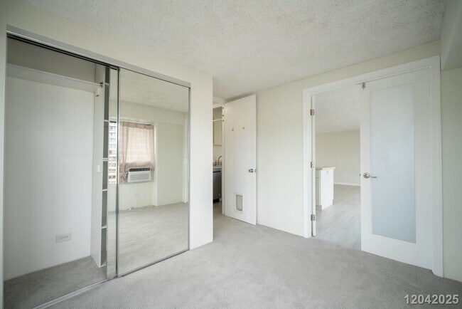 Building Photo - Urban Comfort & Convenience – High-Floor 1 Bed, 1 Bath with Scenic Views