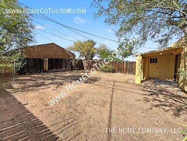 Building Photo - 4566 E Seneca St