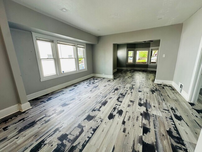 Building Photo - 4014 Cypress Ave