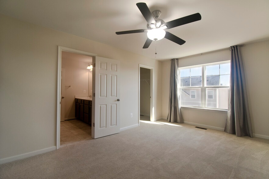 Primary Bedroom - 105 Gristmill Ct