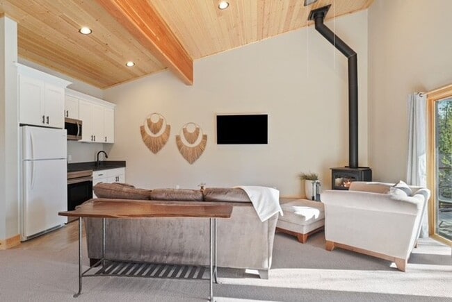 Building Photo - 15120 Yellow Pine Lp