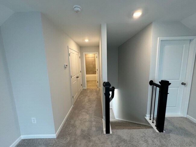 Building Photo - 2422 Greshford Ln