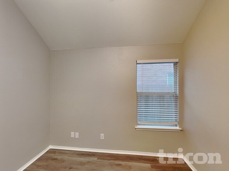 Building Photo - 5401 Creek Hill Ln