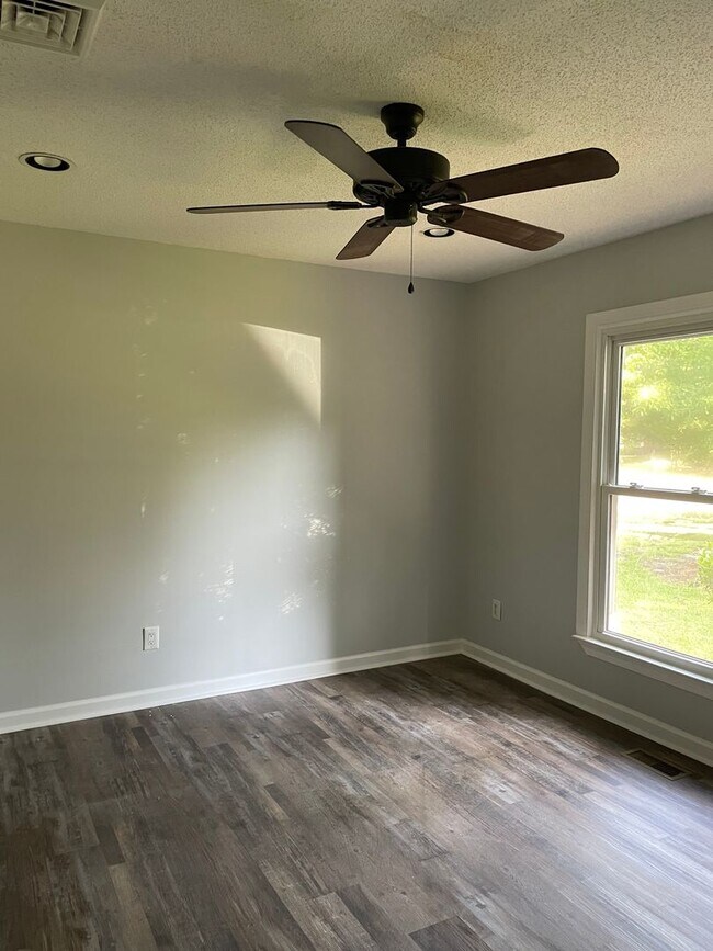 Building Photo - 904 Shipyard Point