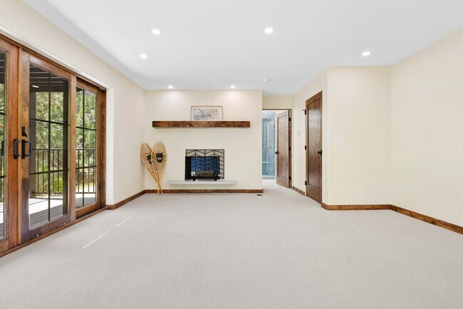 Building Photo - 205 Loop Dr