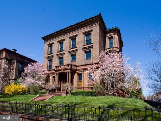 Building Photo - 2201 Green St