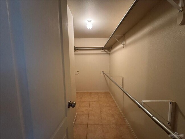 Building Photo - 29 S Dahlia St