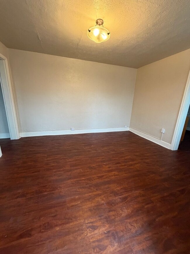 Building Photo - Studio Apartment - Located near Sky Lakes and Oregon Tech!