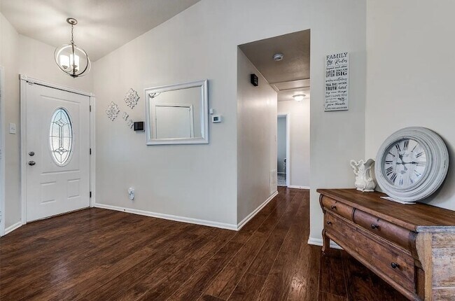 Building Photo - 3499 Longview Dr