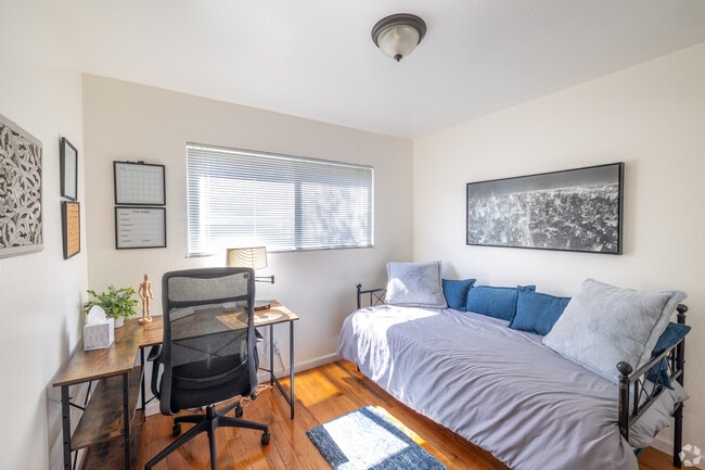 Office/ Guest - 5001-5005 Shafter Ave