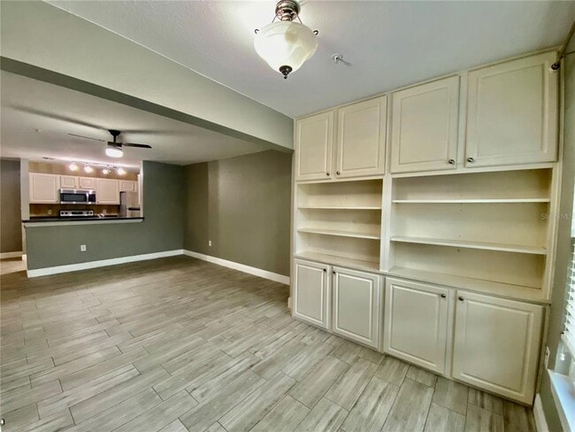 Building Photo - 5447 Vineland Rd