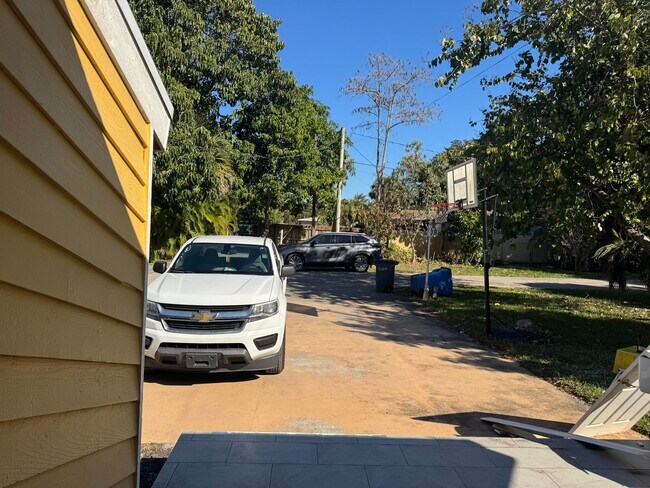 Building Photo - 5239 Club Rd