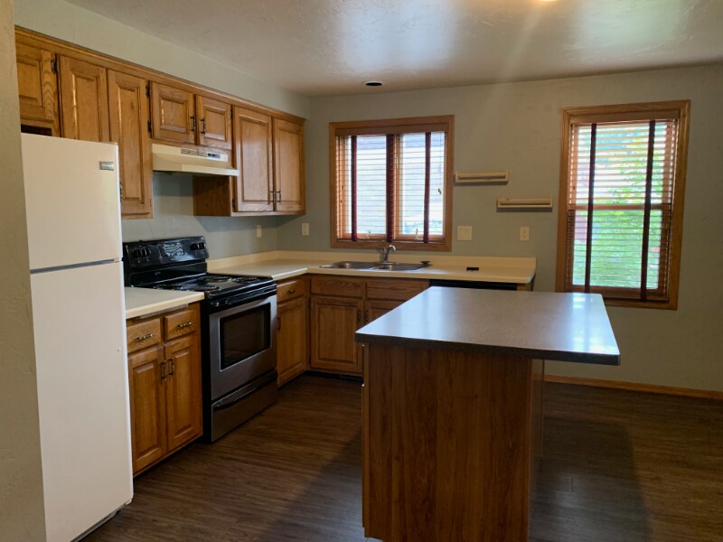 Building Photo - 2216 Woodrow Way