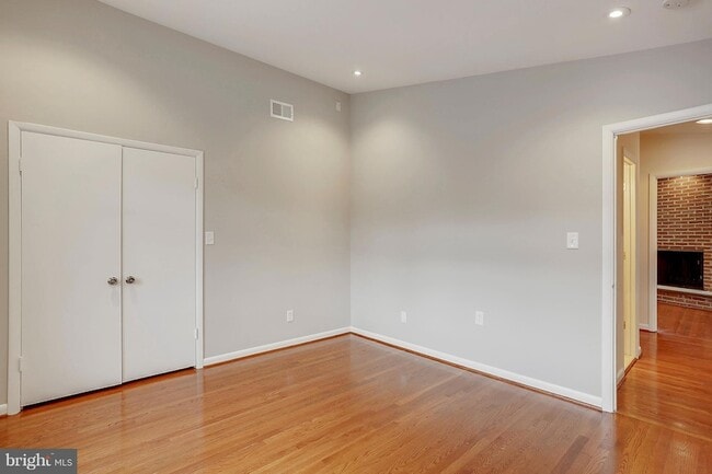 Building Photo - 9801 Clydesdale St