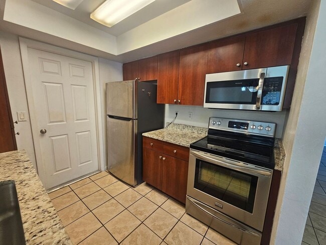 Building Photo - Location Location Location of this nice 3 ...