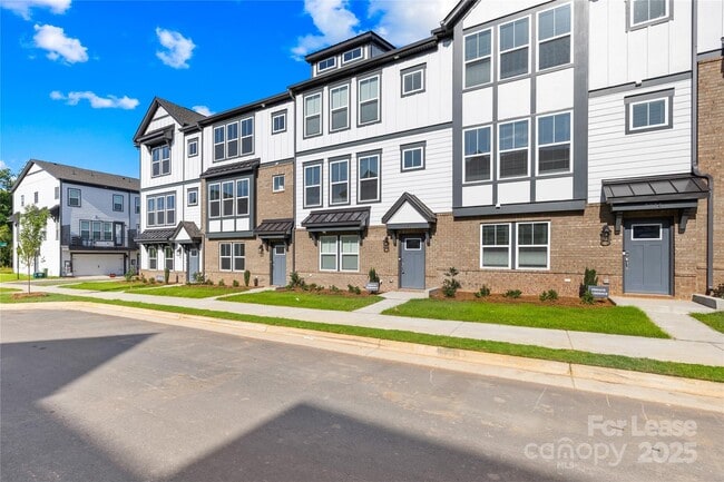 Building Photo - 3240 Stelfox St