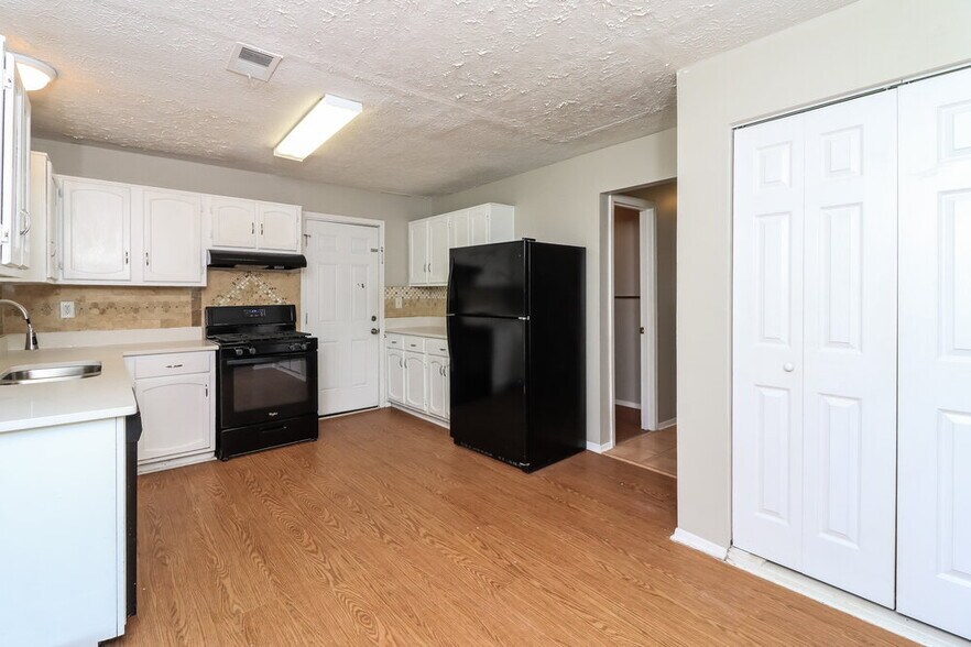Building Photo - 1630 Carrie Spring
