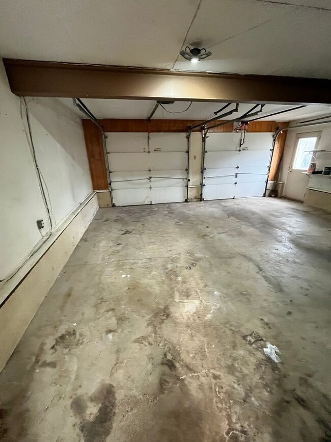 Building Photo - 3 Bedroom Single Family Home in Liverpool