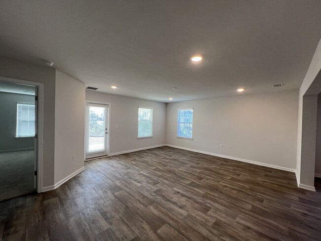Building Photo - 194 Osprey Lake Rd