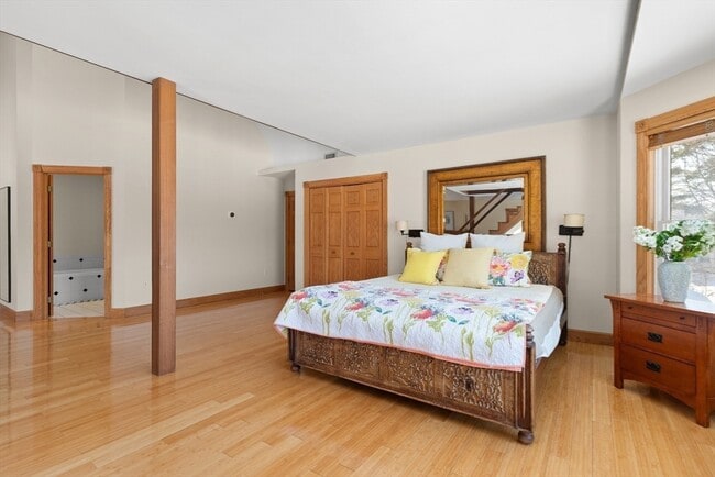 Building Photo - 25 Pleasant St