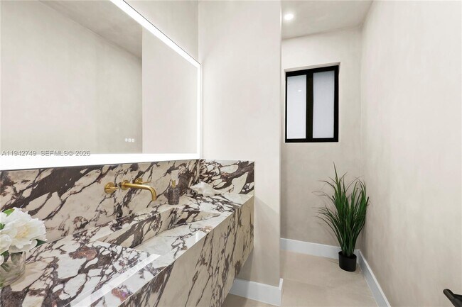 Building Photo - 3320 SW 121st Ave