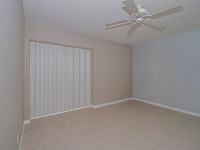 Building Photo - 922 Pirate Cove Ln