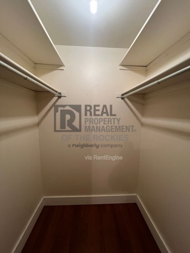 Building Photo - 1005 Robertson St