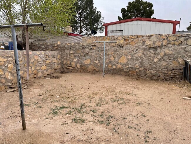 Building Photo - 8154 St Andrew Ln