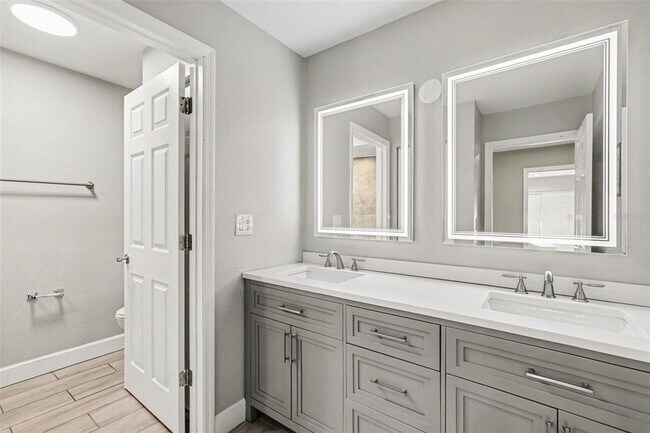 Building Photo - 8114 Oak Trace Way