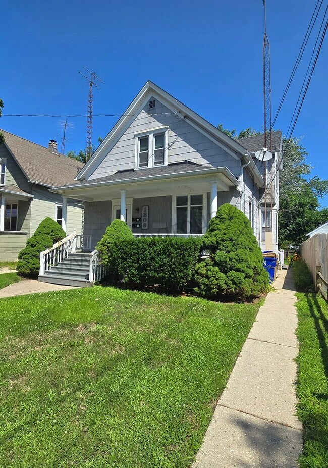 Building Photo - 1808 56th St