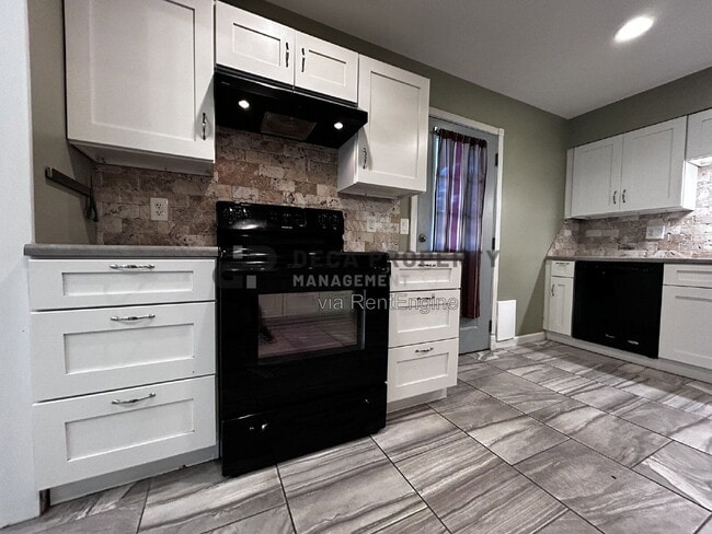 Building Photo - 2166 Bryan Dr