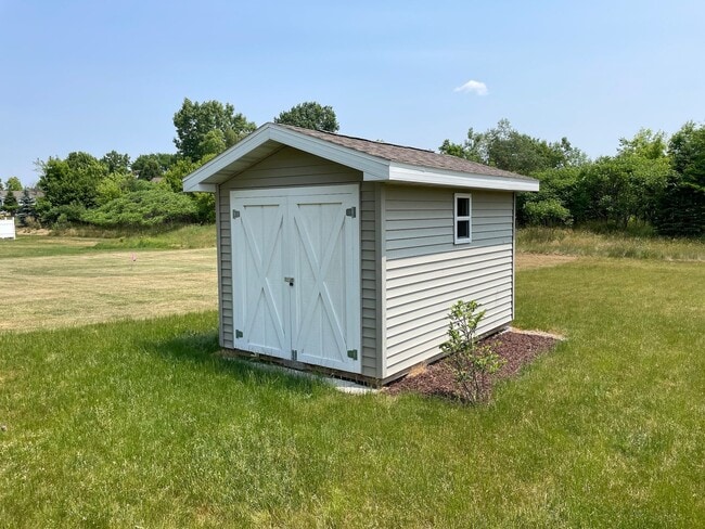 Building Photo - Spacious 5-Bedroom Home on Quiet Cul-de-Sac – Northeast Grand Rapids – Pet Friendly!