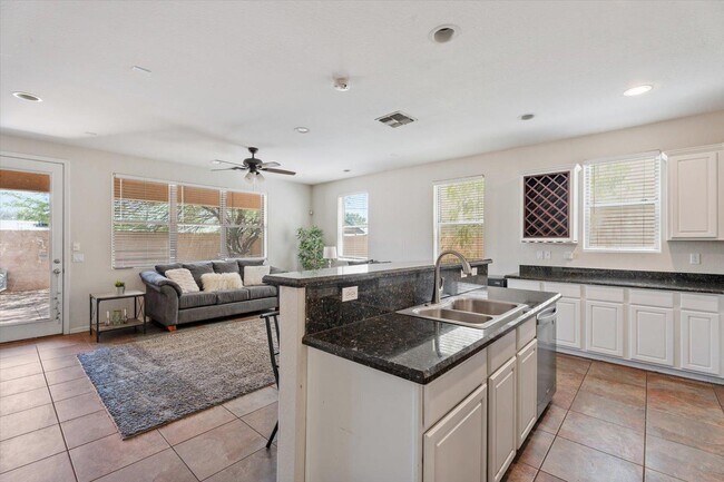 Building Photo - 1423 S Newberry Ln