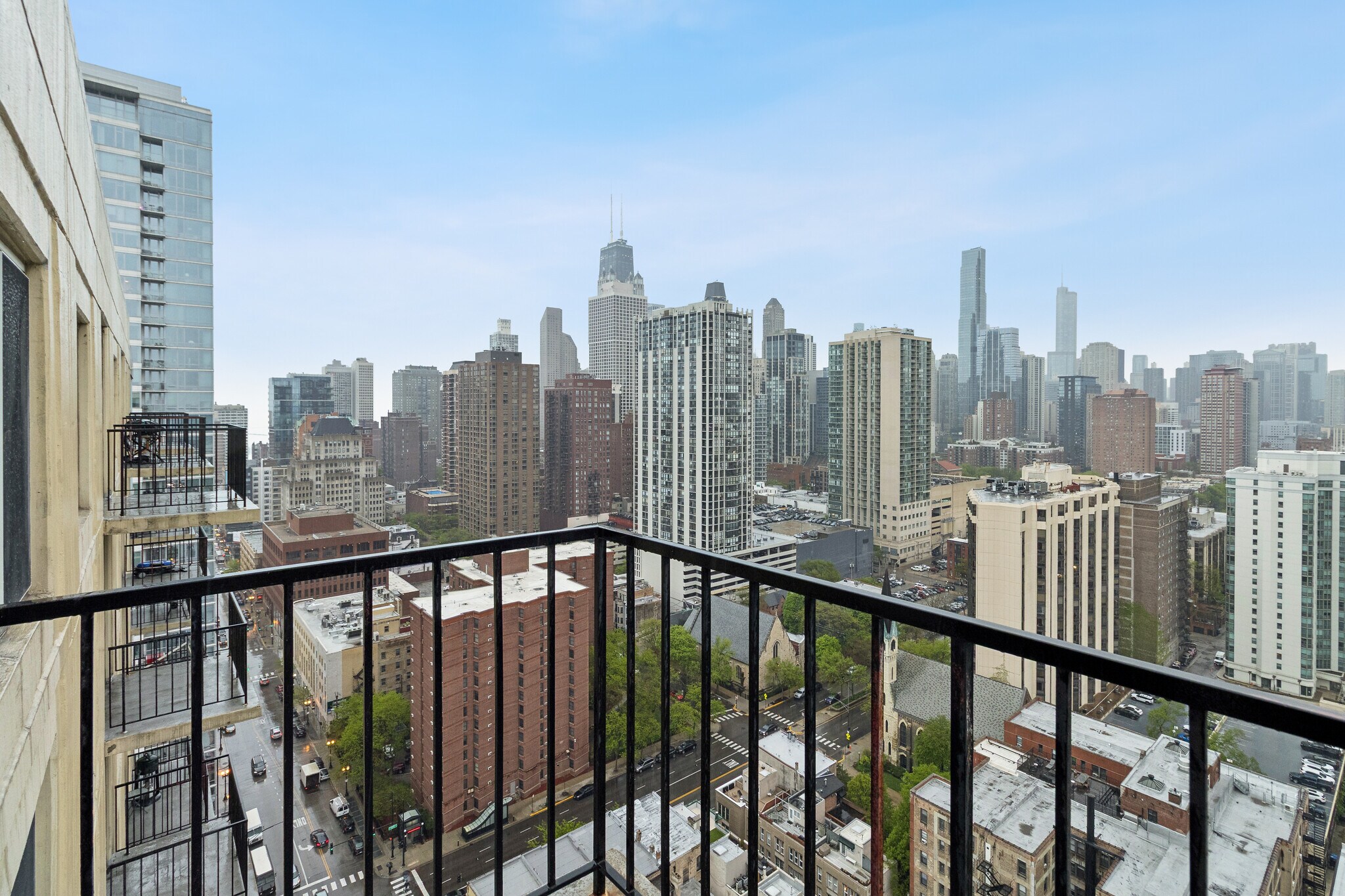 Great View - 1212 N La Salle Dr