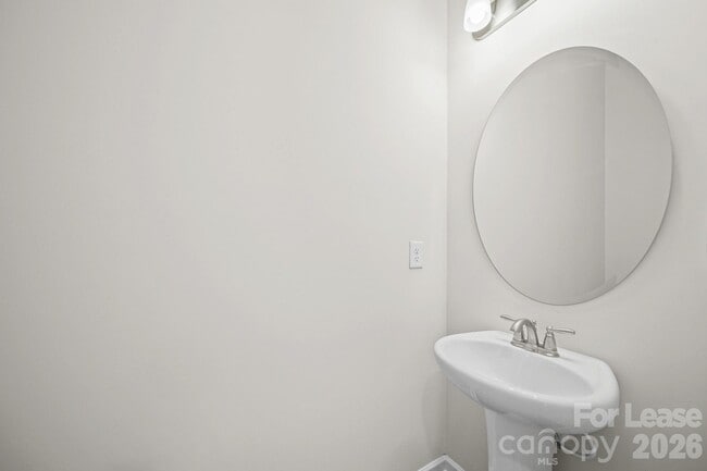 Building Photo - 410 Kenwood Vw