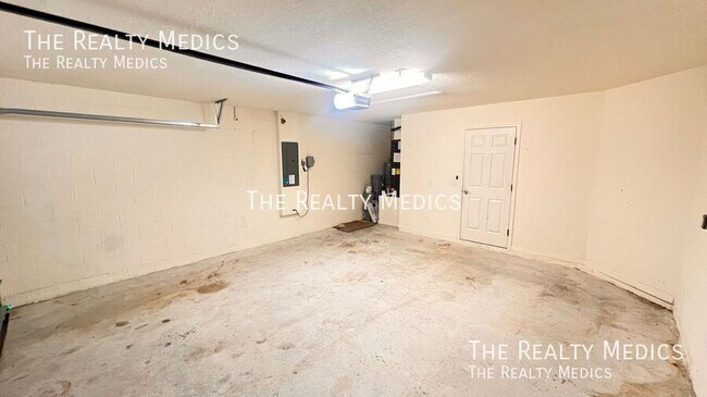 Building Photo - 1097 SILAS St