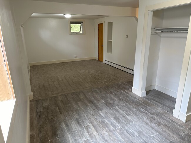 Building Photo - 143 Sholan Rd