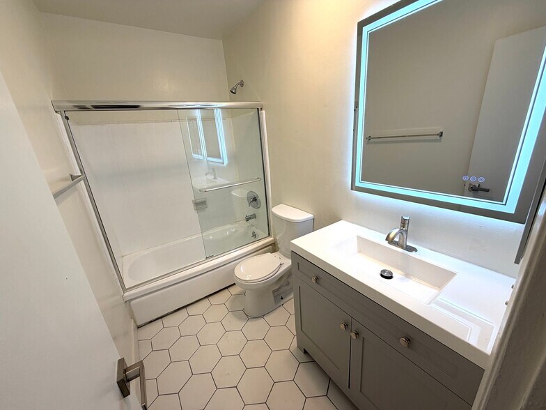 Building Photo - 3317 Keystone Av